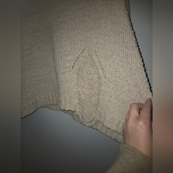 Umgee Womens Cream Crew Neck Sweater with Distressed Details EUC Size S - Picture 4 of 11